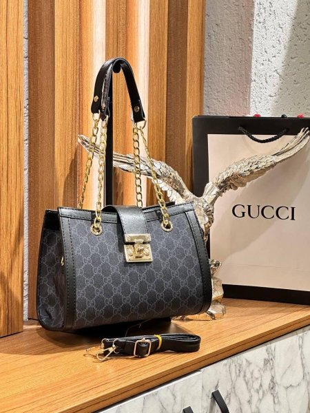 GUCCI <br> <span class='text-color-warm'>سيتوفر قريباً</span>