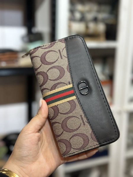 جزدان مصاري <br> <span class='text-color-warm'>سيتوفر قريباً</span>