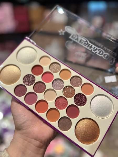 اي شدو فوق العيون