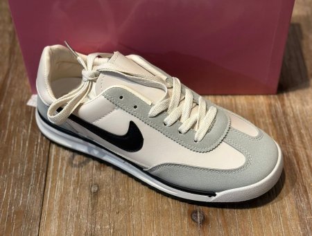 نايك للصبايا