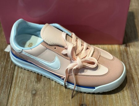 نايك للصبايا