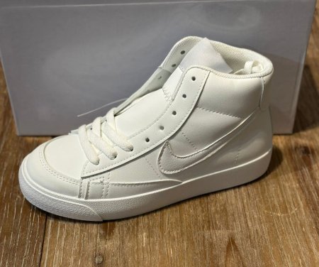 نايك ساق عالي للصبايا