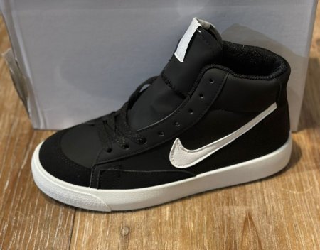 نايك ساق عالي للصبايا