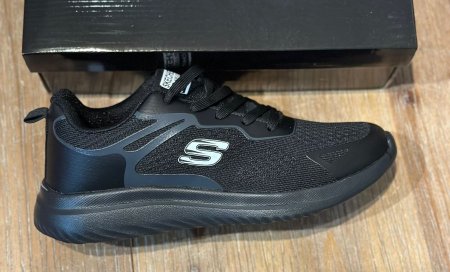 سكيتشرز للشباب