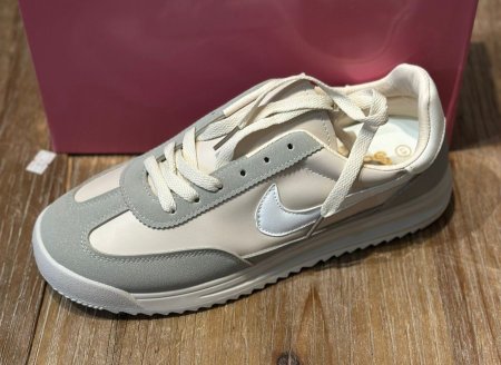 نايك للصبايا