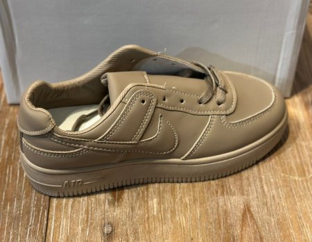 نايك للصبايا