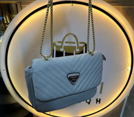 جزدان prada حجم صغير