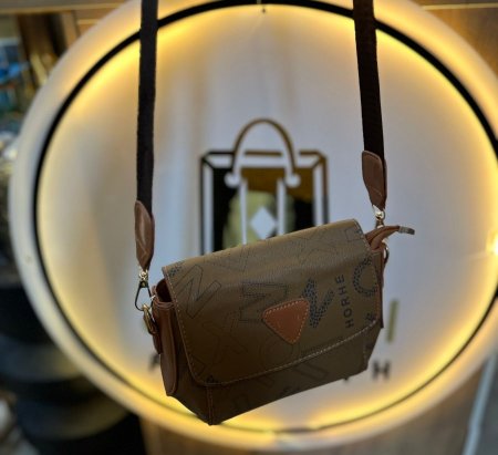 جزدان prada حجم صغير