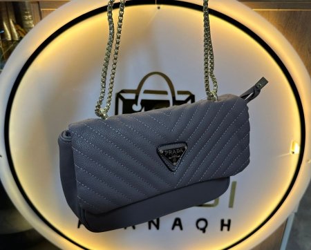 جزدان prada حجم صغير