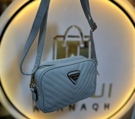 جزدان prada حجم صغير