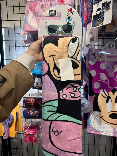 منشفة سباحة مع نضارة ميني ماوس