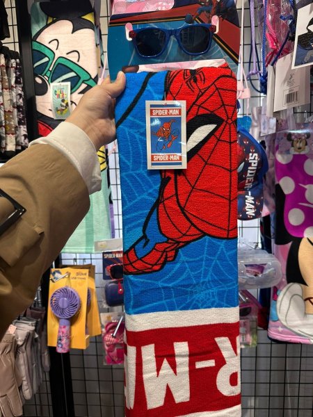 منشفة سباحة مع نضارة سبايدرمان