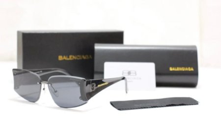 BALENCIAGA