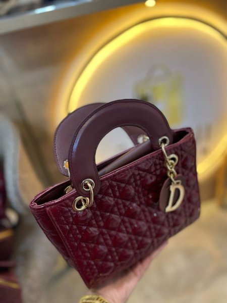 DIOR