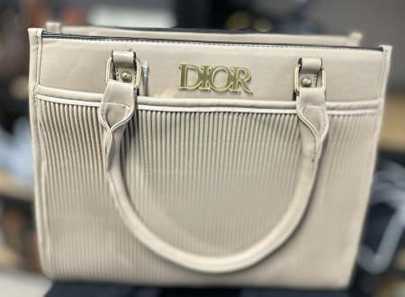 DIOR <br> <span class='text-color-warm'>سيتوفر قريباً</span>