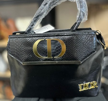 DIOR <br> <span class='text-color-warm'>سيتوفر قريباً</span>