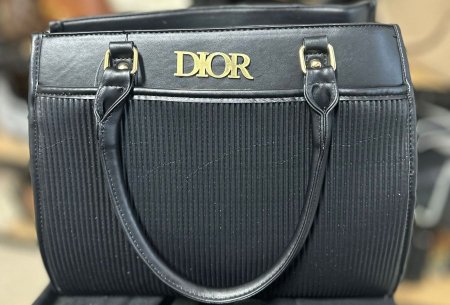 DIOR <br> <span class='text-color-warm'>سيتوفر قريباً</span>