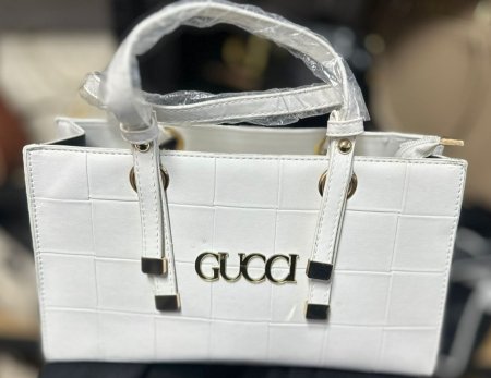 GUCCI <br> <span class='text-color-warm'>سيتوفر قريباً</span>