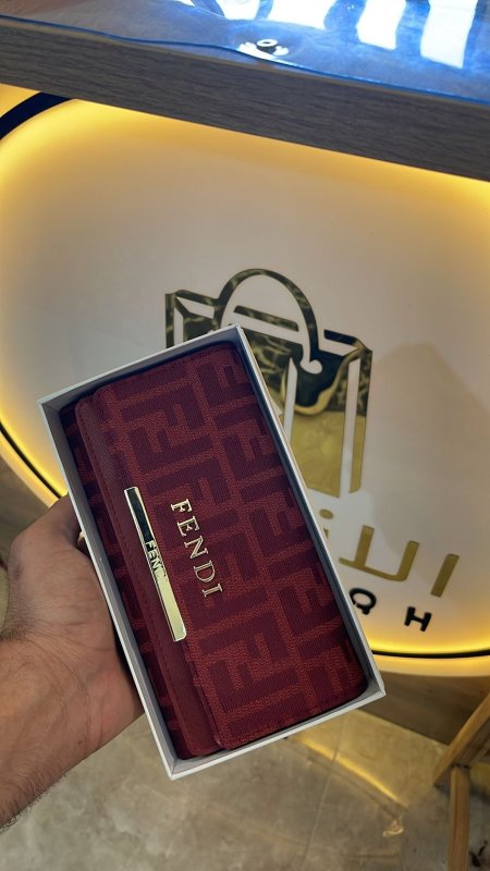 FENDI <br> <span class='text-color-warm'>سيتوفر قريباً</span>