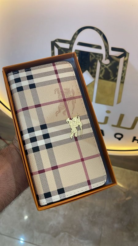 BURBERRY <br> <span class='text-color-warm'>سيتوفر قريباً</span>