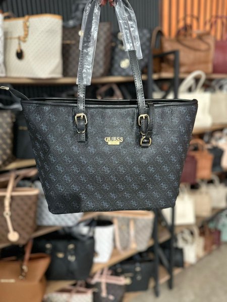GUESS حجم كبير <br> <span class='text-color-warm'>سيتوفر قريباً</span>