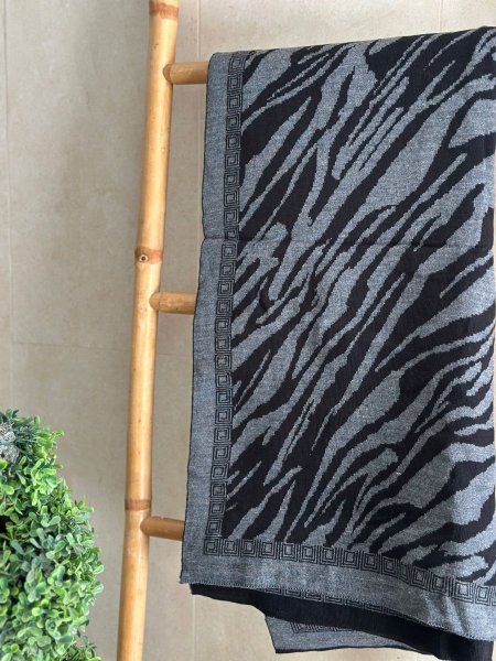 شال كتف <br> <span class='text-color-warm'>سيتوفر قريباً</span>