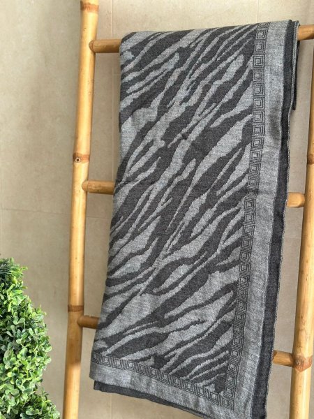 شال كتف <br> <span class='text-color-warm'>سيتوفر قريباً</span>