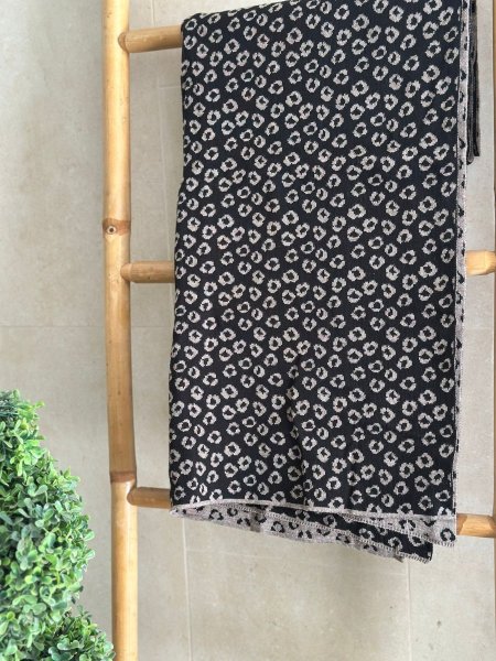 شال كتف <br> <span class='text-color-warm'>سيتوفر قريباً</span>