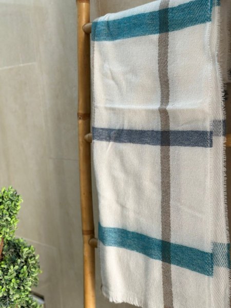 شال كتف <br> <span class='text-color-warm'>سيتوفر قريباً</span>