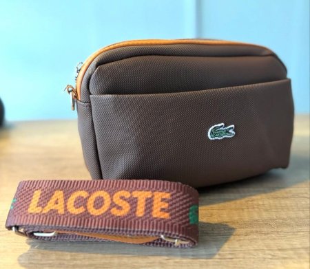 لاكوست حجم وسط