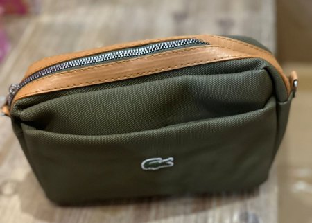 لاكوست حجم وسط