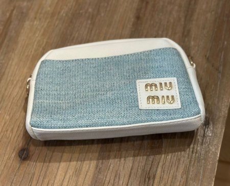 MIU MIU حجم صغير
