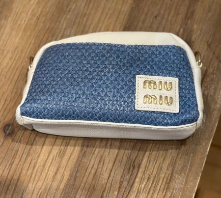 MIU MIU حجم صغير