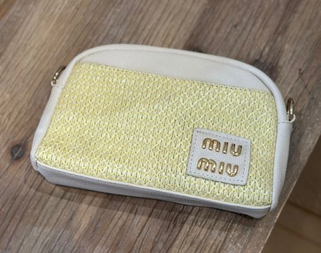 MIU MIU حجم صغير