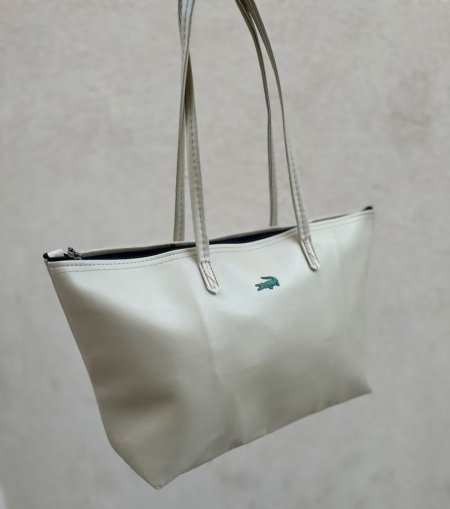 لاكوست جلد بيج