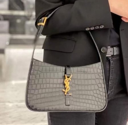 YSL وسط رمادي