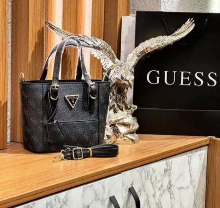 GUESS وسط <br> <span class='text-color-warm'>سيتوفر قريباً</span>