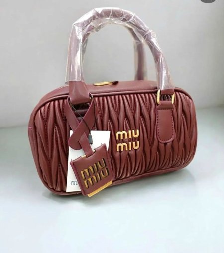 MIU MIU  وسط بوردو <br> <span class='text-color-warm'>سيتوفر قريباً</span>