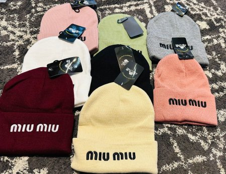 طاقيةصوف  MIU MIU