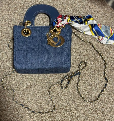 DIOR حجم صغير صغير