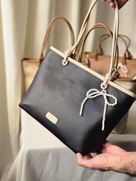 FASHION BAGS <br> <span class='text-color-warm'>سيتوفر قريباً</span>