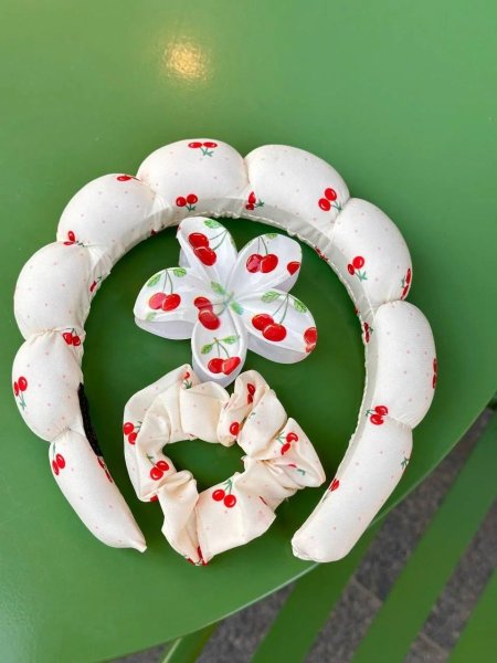 بكج 3 قطع طوق وكليبس و ربطة شعر <br> <span class='text-color-warm'>سيتوفر قريباً</span>