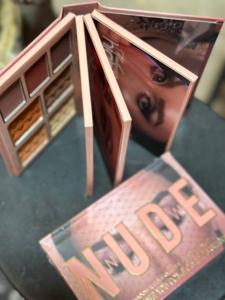 دفتر مكياج من نيود